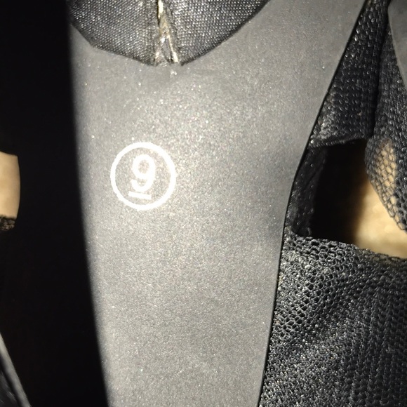 Black ankle bootie heels - Picture 7 of 8